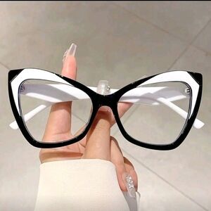 Black and White Cat-Eye Fashion Glasses for Women
